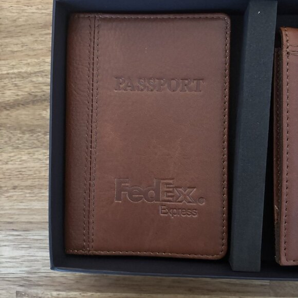 FedEx Express Leeman Genuine Leather Passport and Travel Luggage Tag Set NWT - Picture 3 of 13